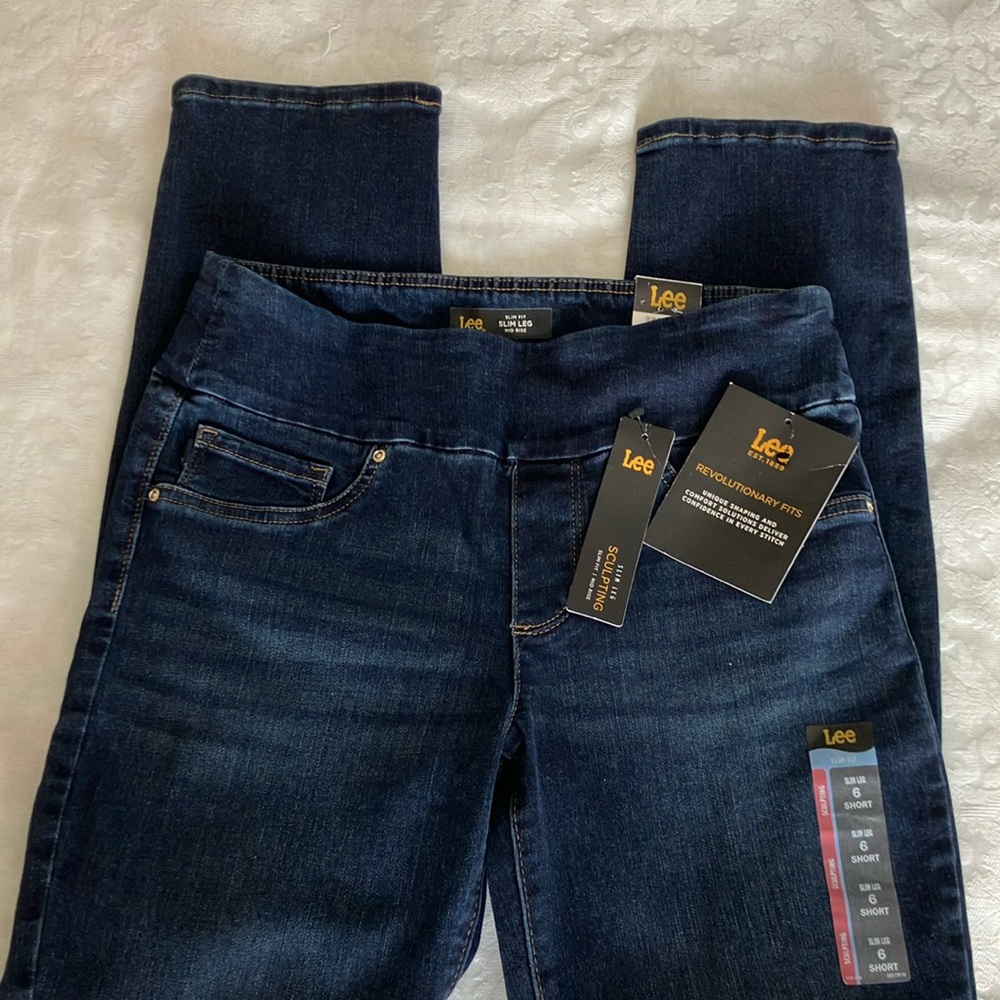 Lee NWT Slim Leg Mid Rise Sculpting Jeans